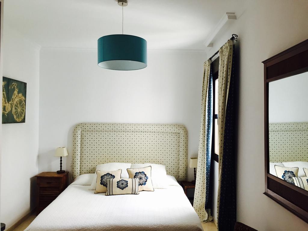 Penthouse Puerta De La Juderia Apartment