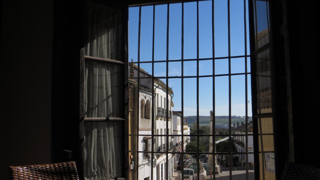 Plaza Apartment *