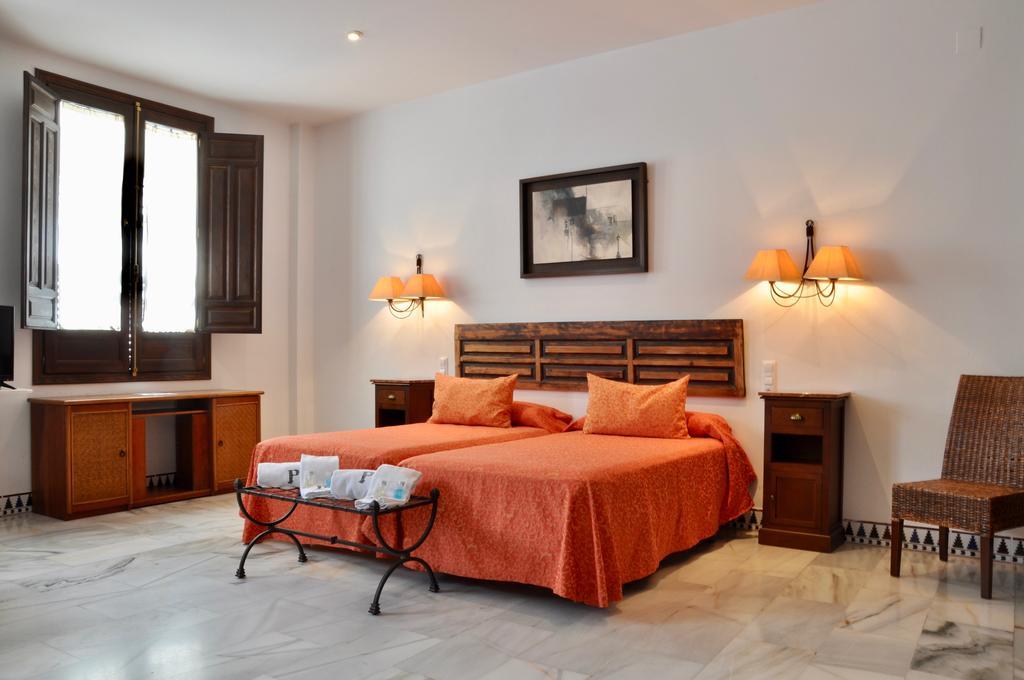 Plaza Apartment *
