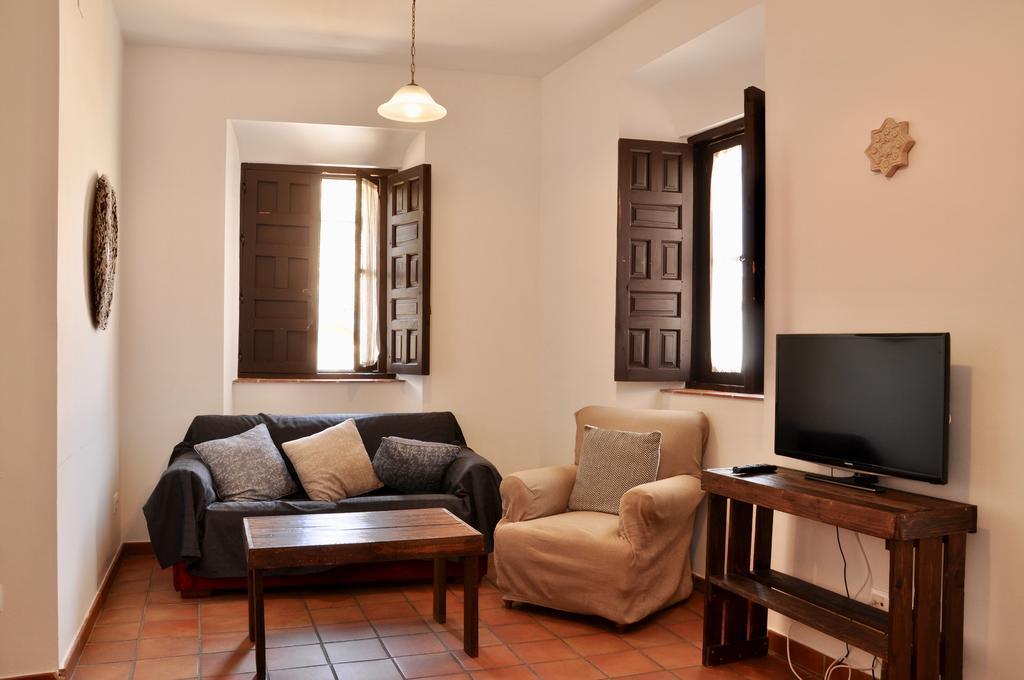 Plaza Apartment *
