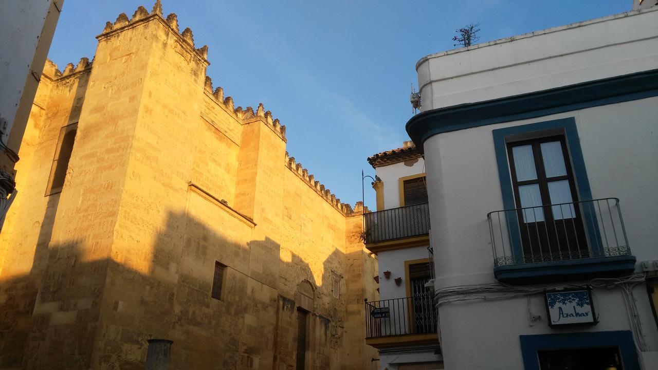 Pensión Azahar 2*