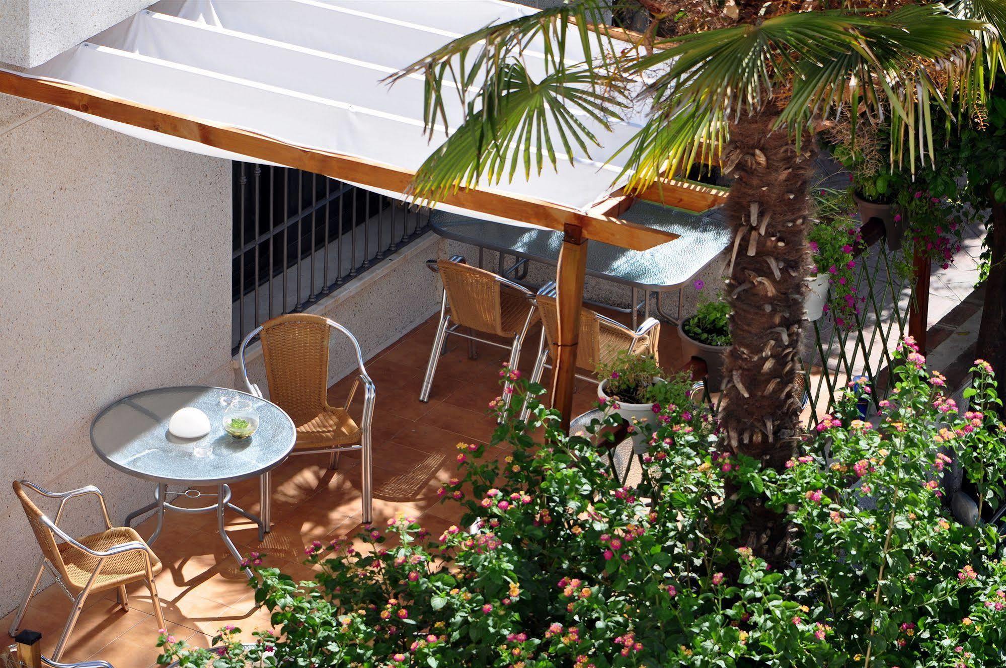 Oasis Hotel 2*