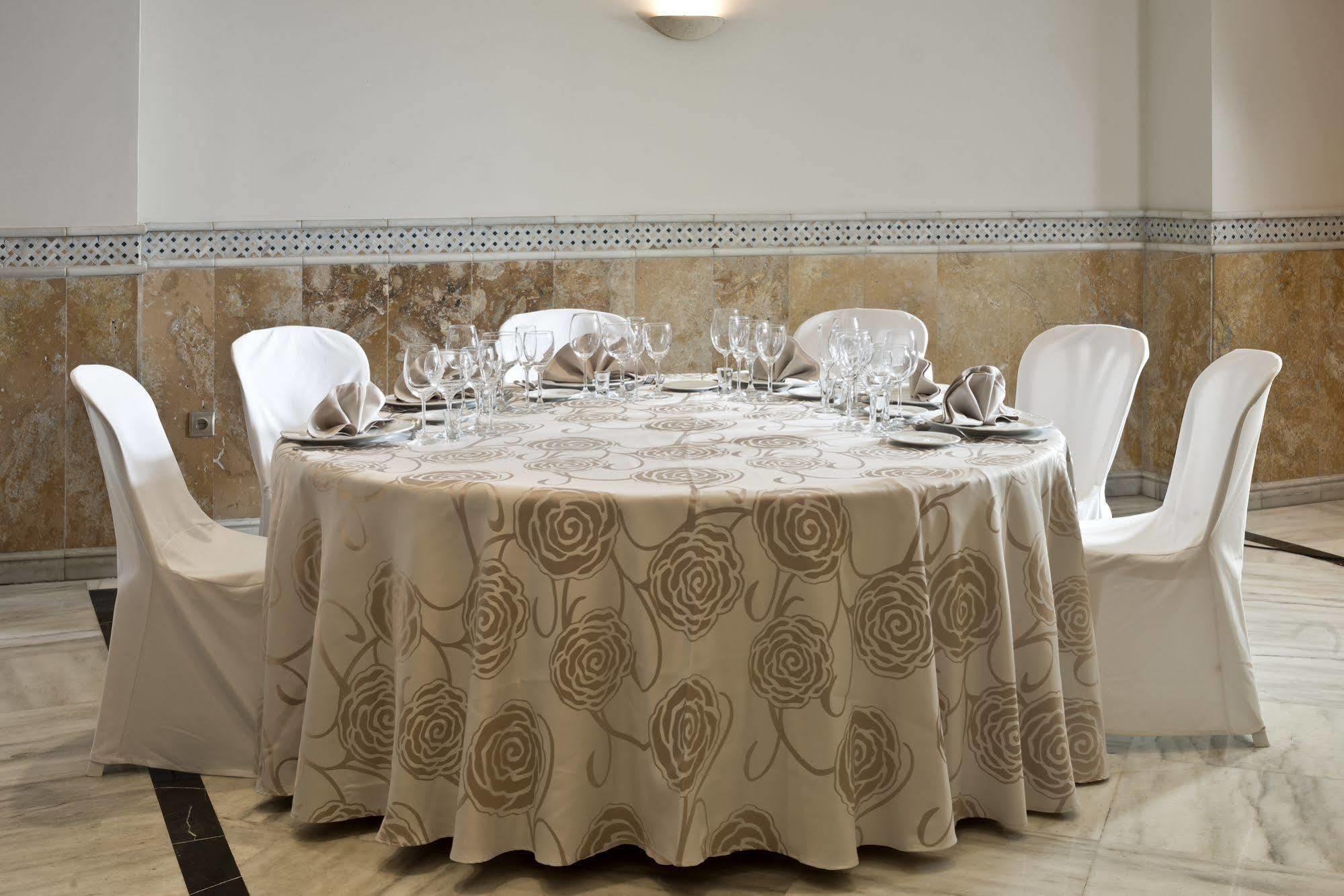 Hotel Exe Adelfas 4*