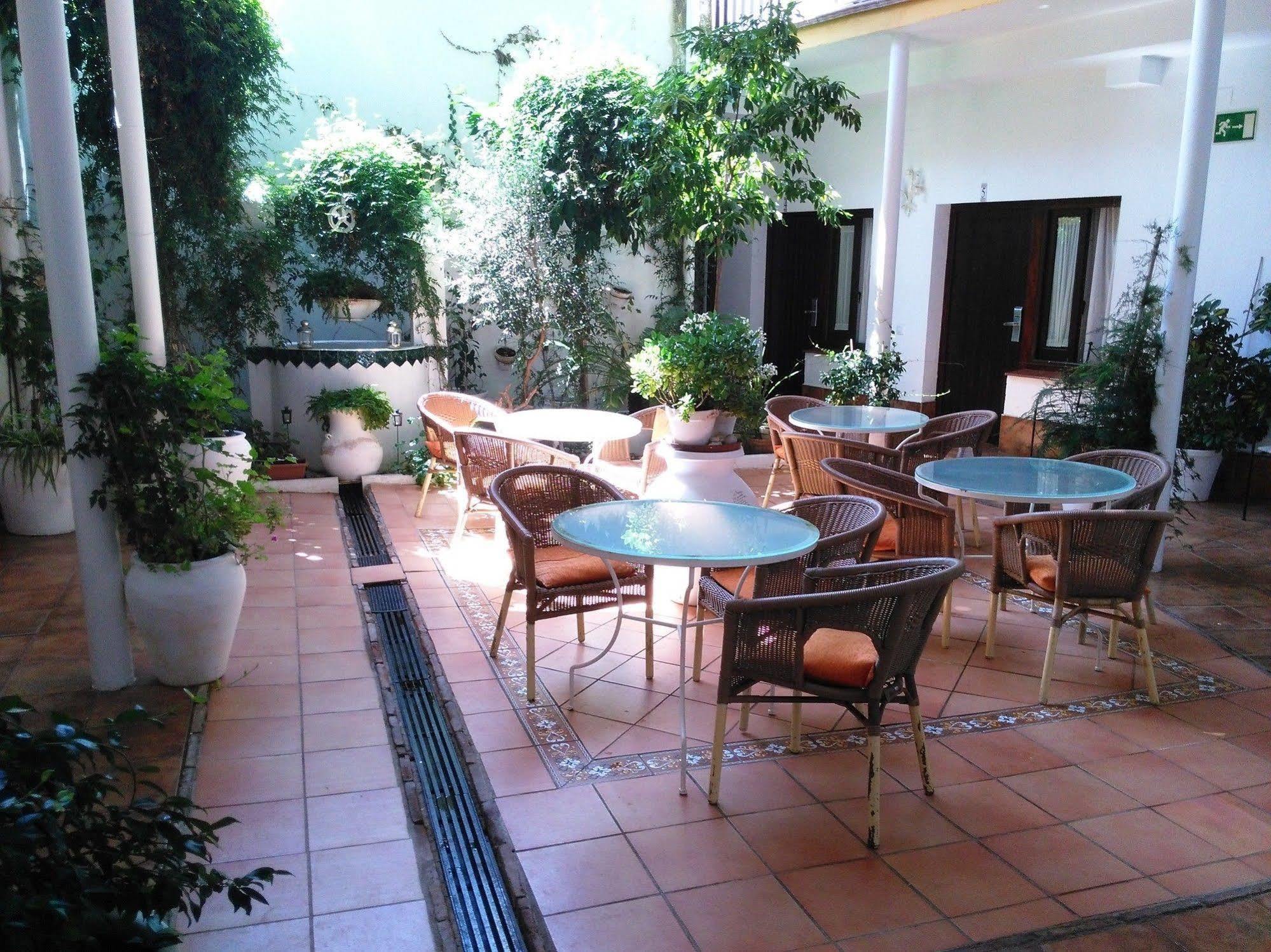 Hotel Casa De Naranjos 2*