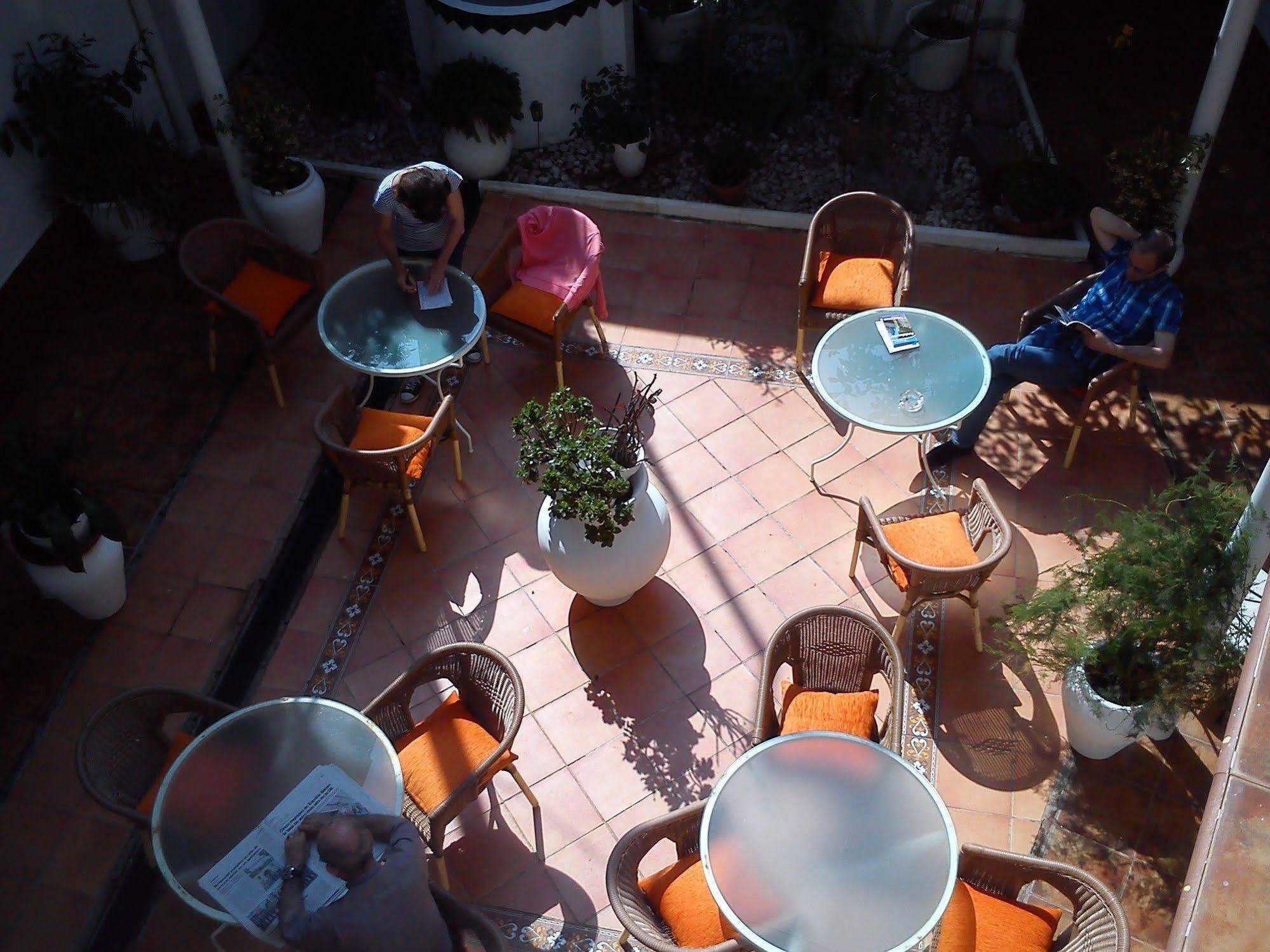 Hotel Casa De Naranjos 2*