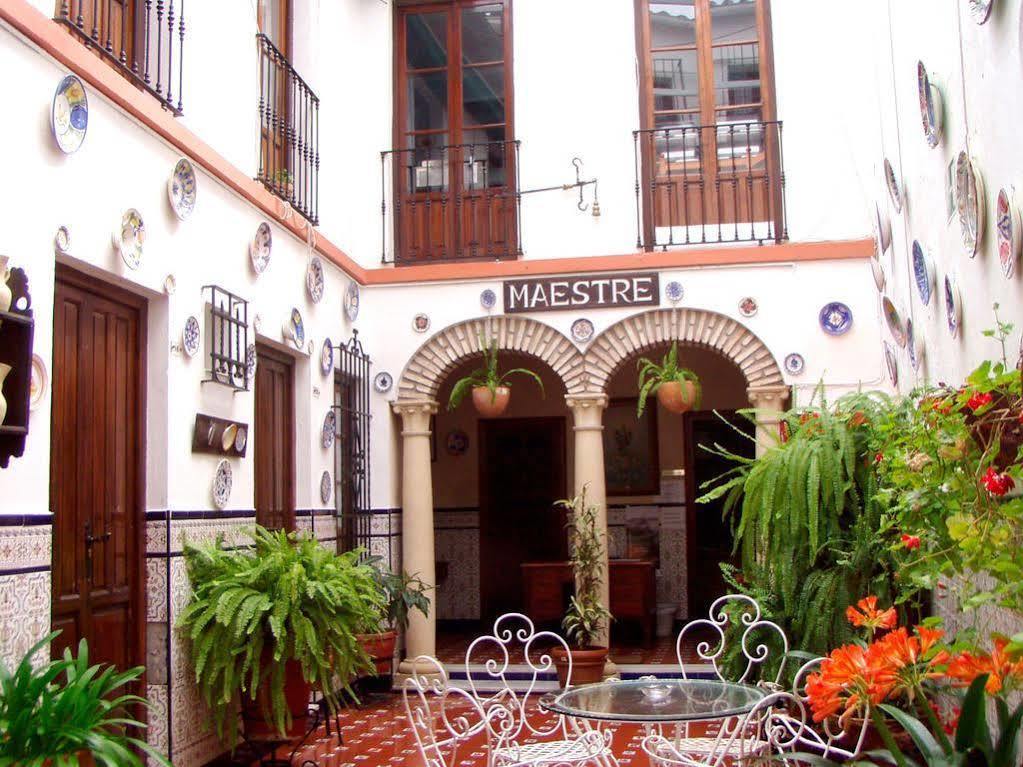 Maestre Hotel *