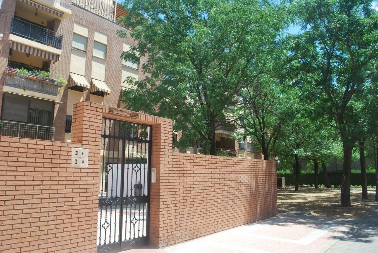 Piscina Y Parking Incluidos, Amplio Piso En Av. Manolete Córdoba