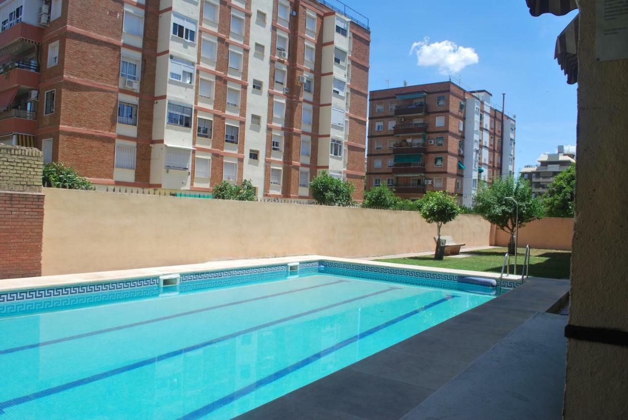 Apartamento Piscina Y Parking Incluidos, Amplio Piso En Av. Manolete Córdoba