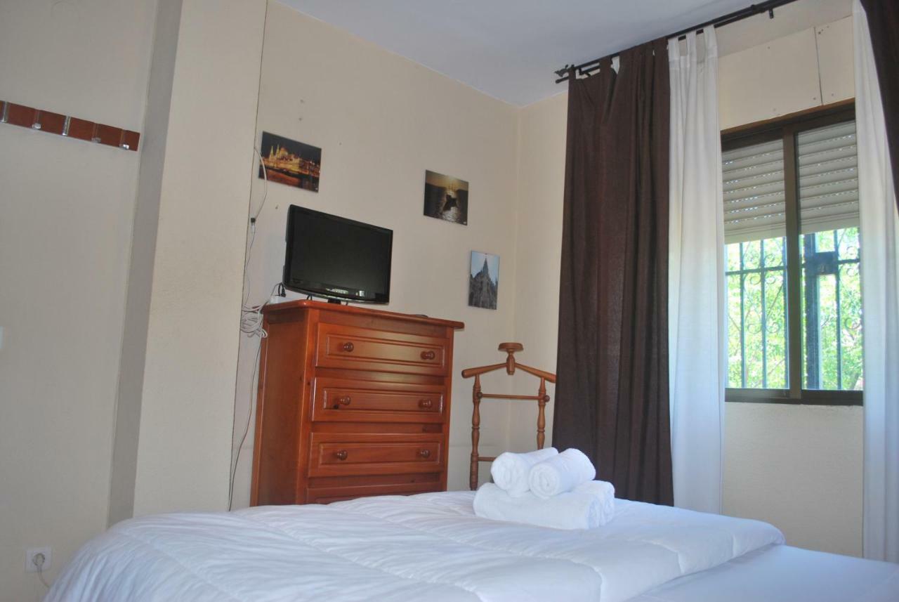 Piscina Y Parking Incluidos, Amplio Piso En Av. Manolete