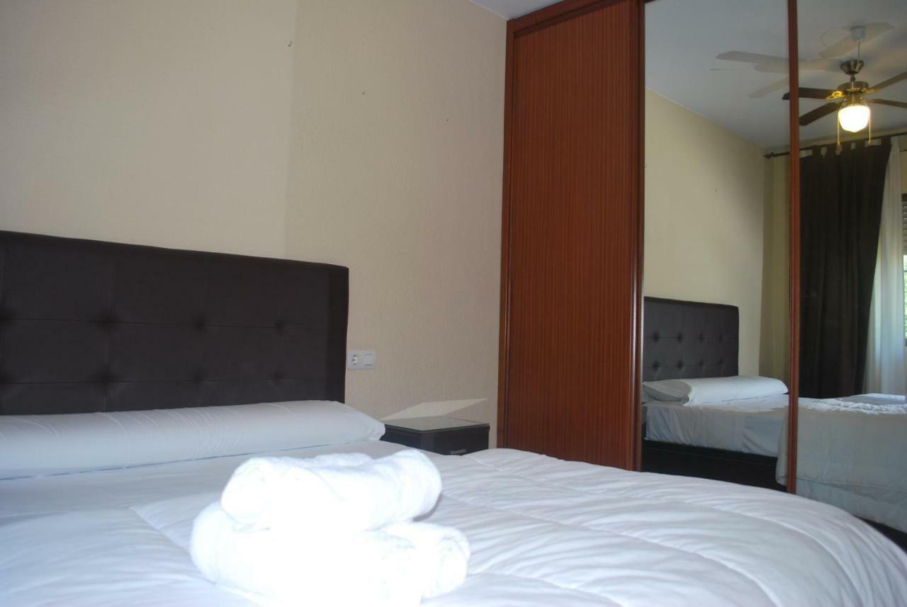 Piscina Y Parking Incluidos, Amplio Piso En Av. Manolete *