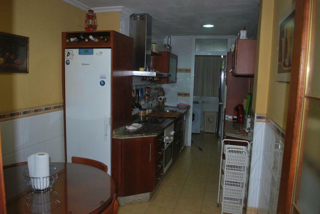 Piscina Y Parking Incluidos, Amplio Piso En Av. Manolete *