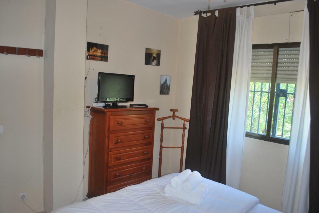 Piscina Y Parking Incluidos, Amplio Piso En Av. Manolete Apartamento