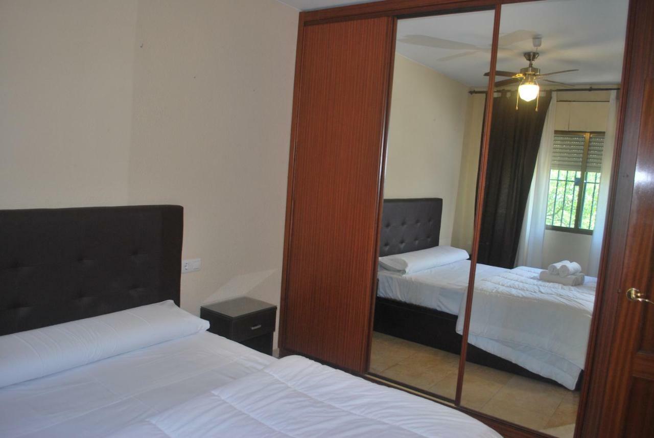 Apartamento Piscina Y Parking Incluidos, Amplio Piso En Av. Manolete *