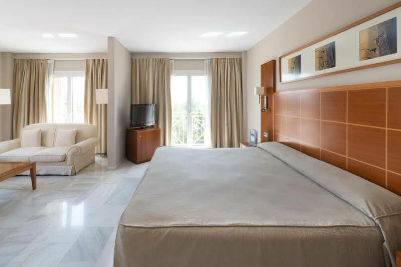 Hotel Exe Adelfas 4*