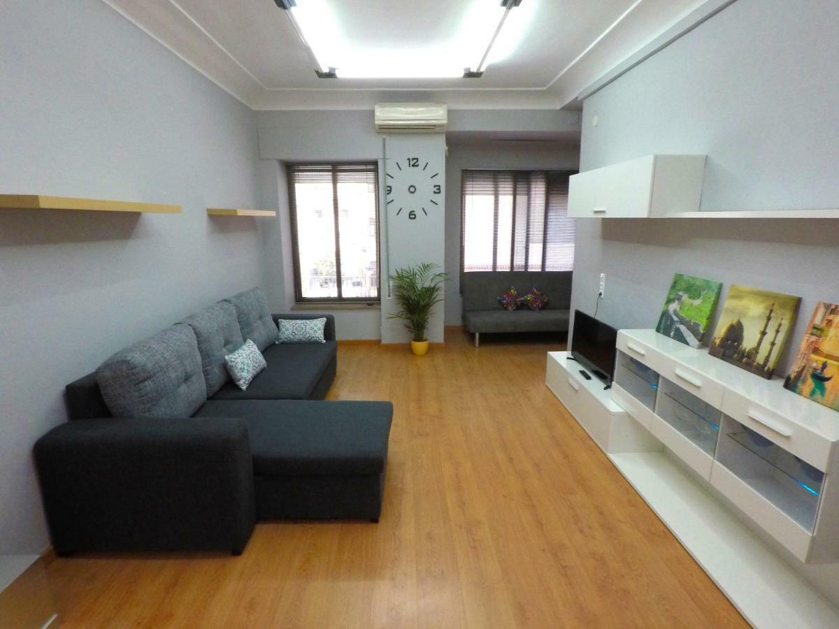 Eduardo Lucena 5, Alcazar Apartment *