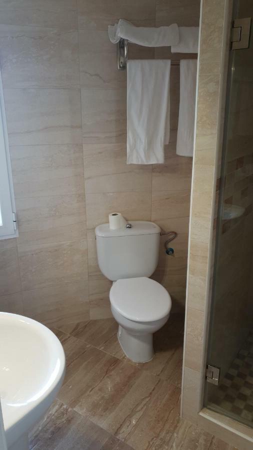 La Lancha Hotel *