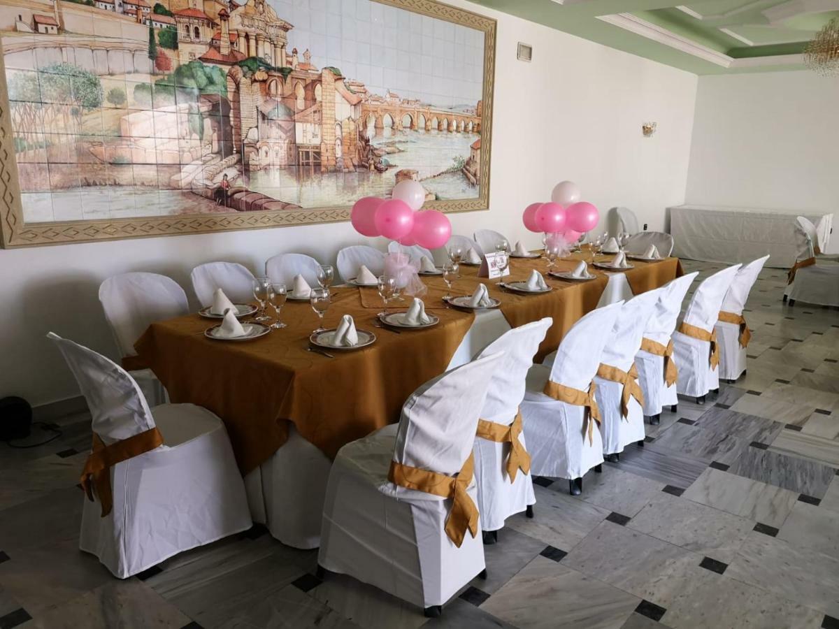 La Lancha Hotel *