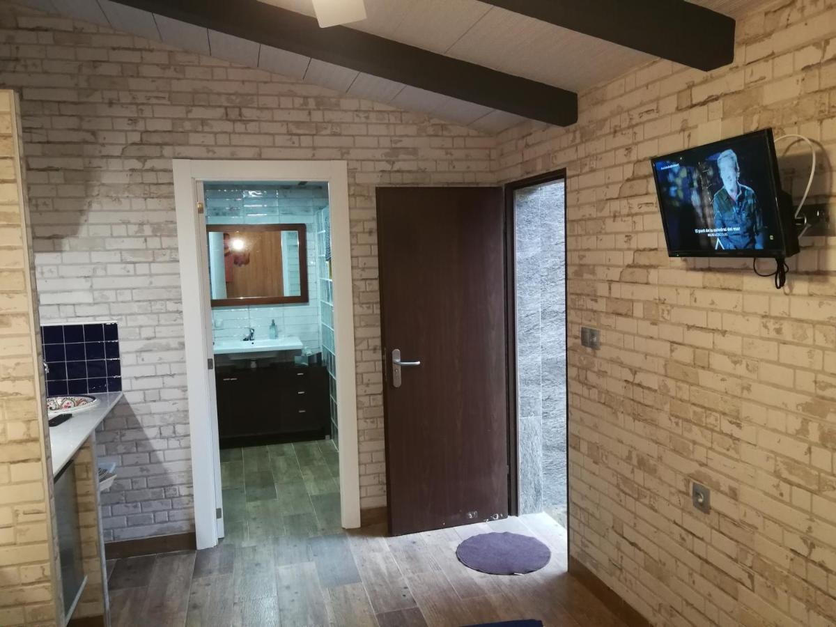 Chalet De Madera Junto Al Jaras