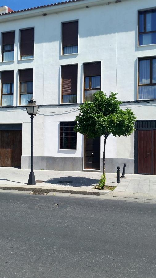 Paseo De La Ribera 32 *