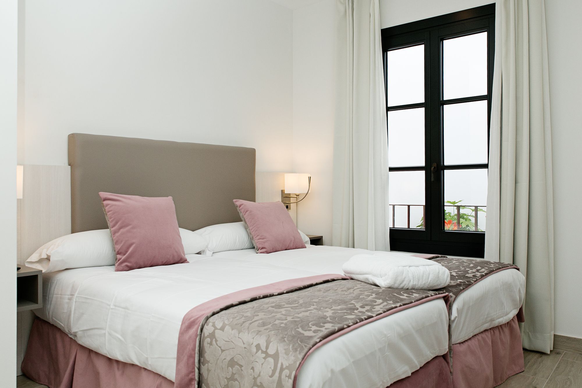 Aparthotel La De Pilar 3*