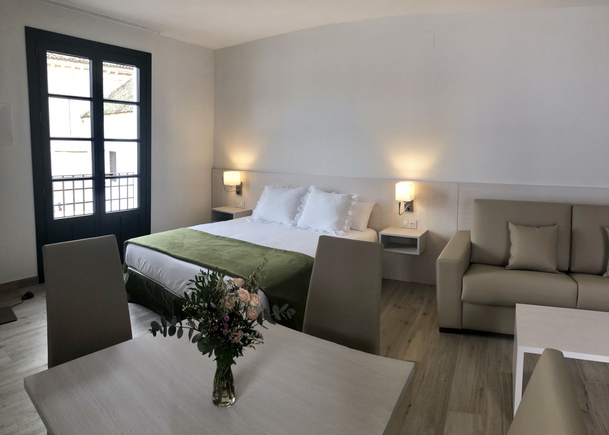 Aparthotel La De Pilar Cordoba