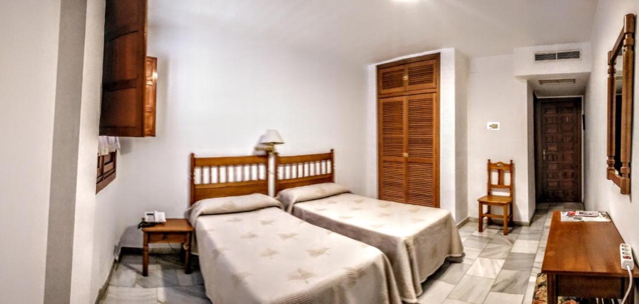 Hotel Albucasis 2*