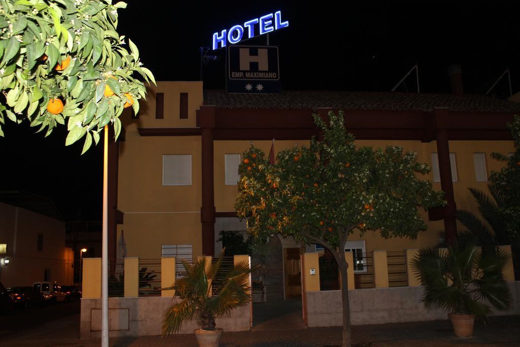 Maximiano Herculeo Hotel
