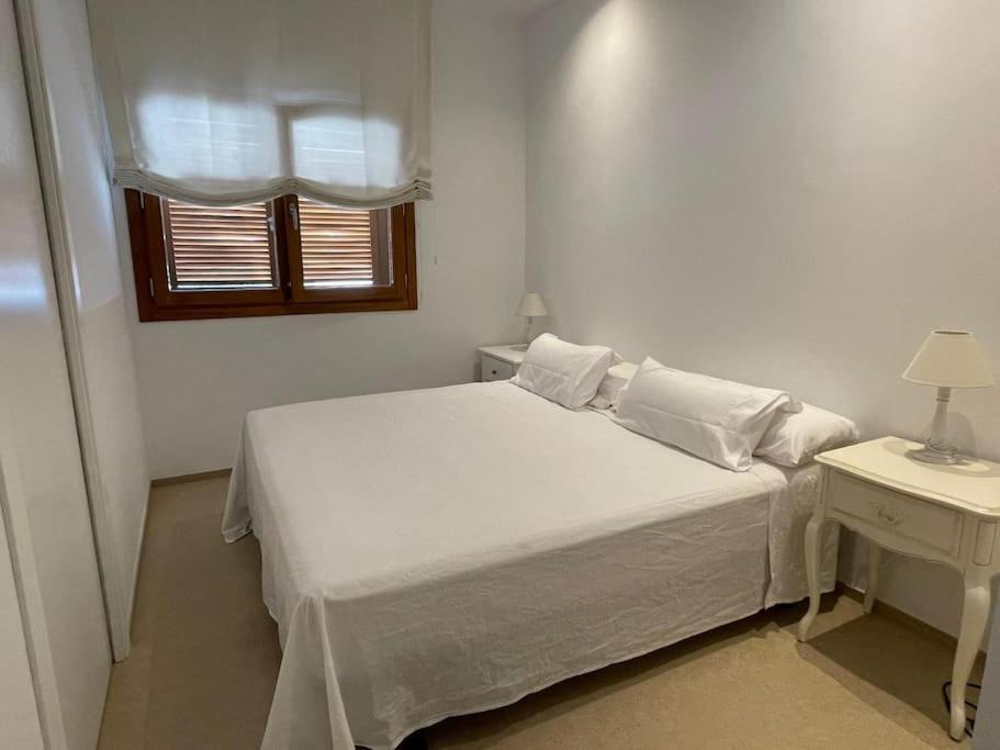 Con Jardin Y Piscina En Apartamento