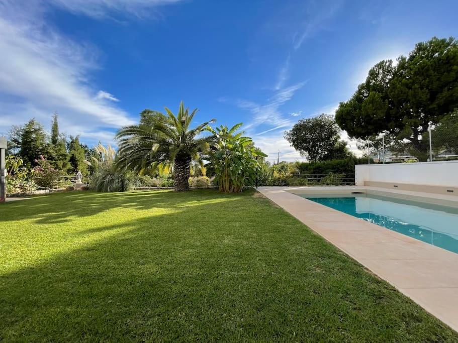 Con Jardin Y Piscina En Apartamento *