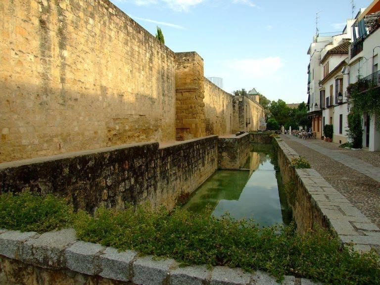 Patio De La Muralla Apartment *