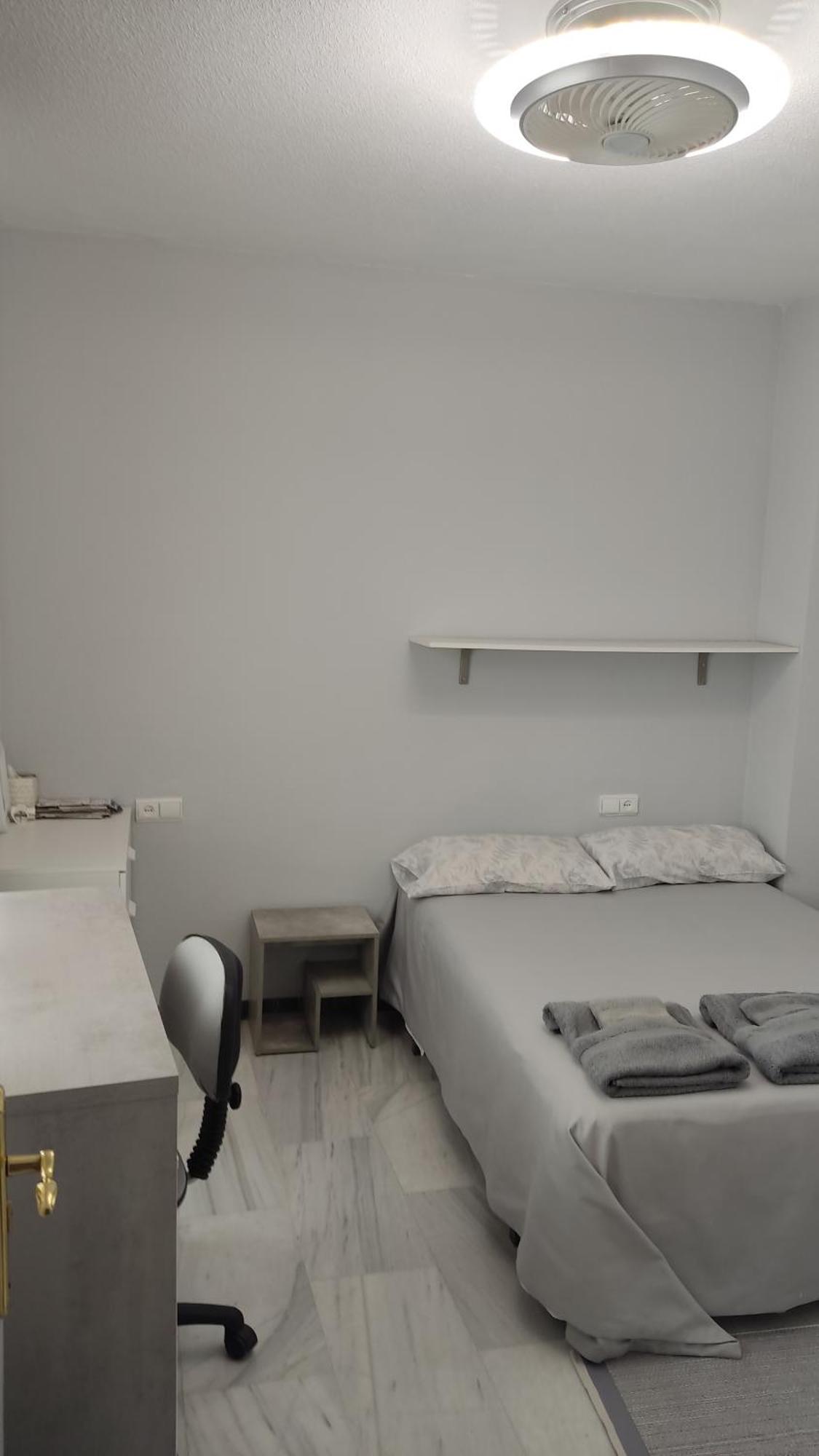 Doble Con Bano Privado En Casa Clara *