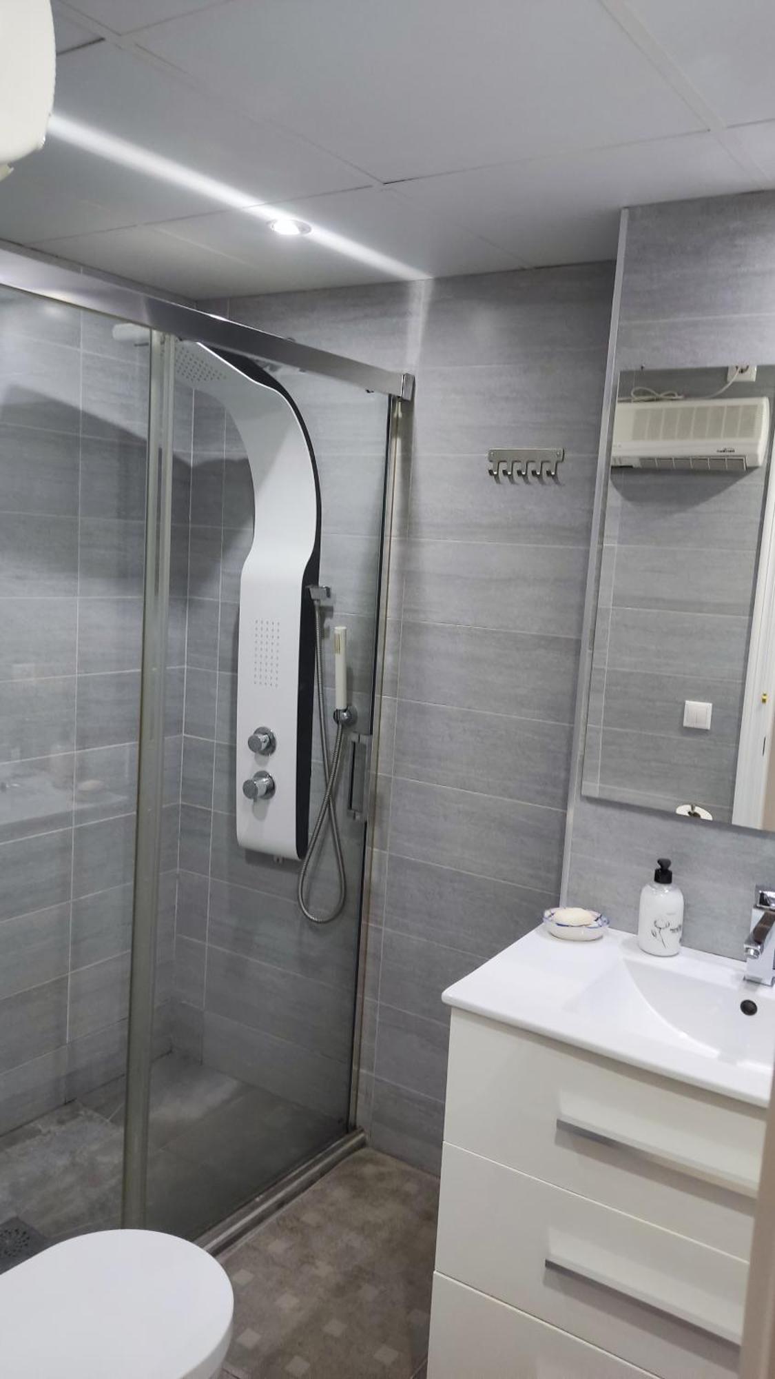 Doble Con Bano Privado En Casa Clara