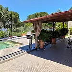 Cabaña De Madera Junto Al Lago Las Jaras