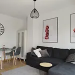 Apartamento En Urbanizacion De Lujo Con Piscina, Gimnasio Y Spa Aparcamiento Gratis En La Zona