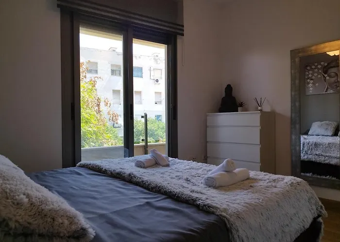 Apartamento En Urbanizacion De Lujo Con Piscina, Gimnasio Y Spa Aparcamiento Gratis En La Zona