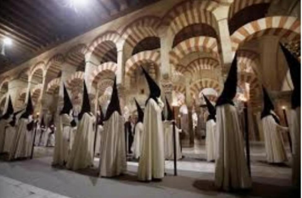 A 20 Metros De La Mezquita Catedral ,apartamentos Turistico Cespedes 5 Córdoba