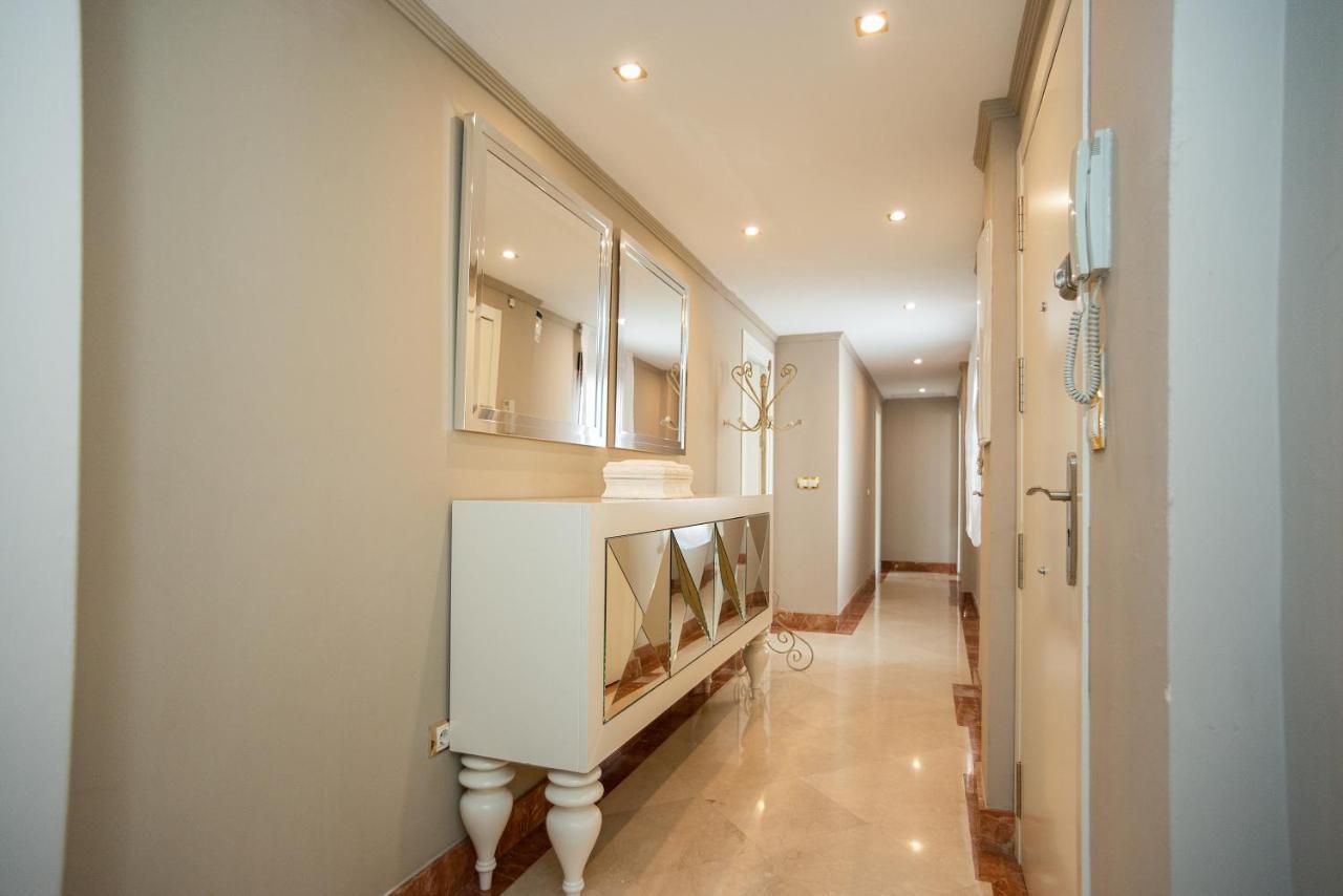 Deanes Apartment *