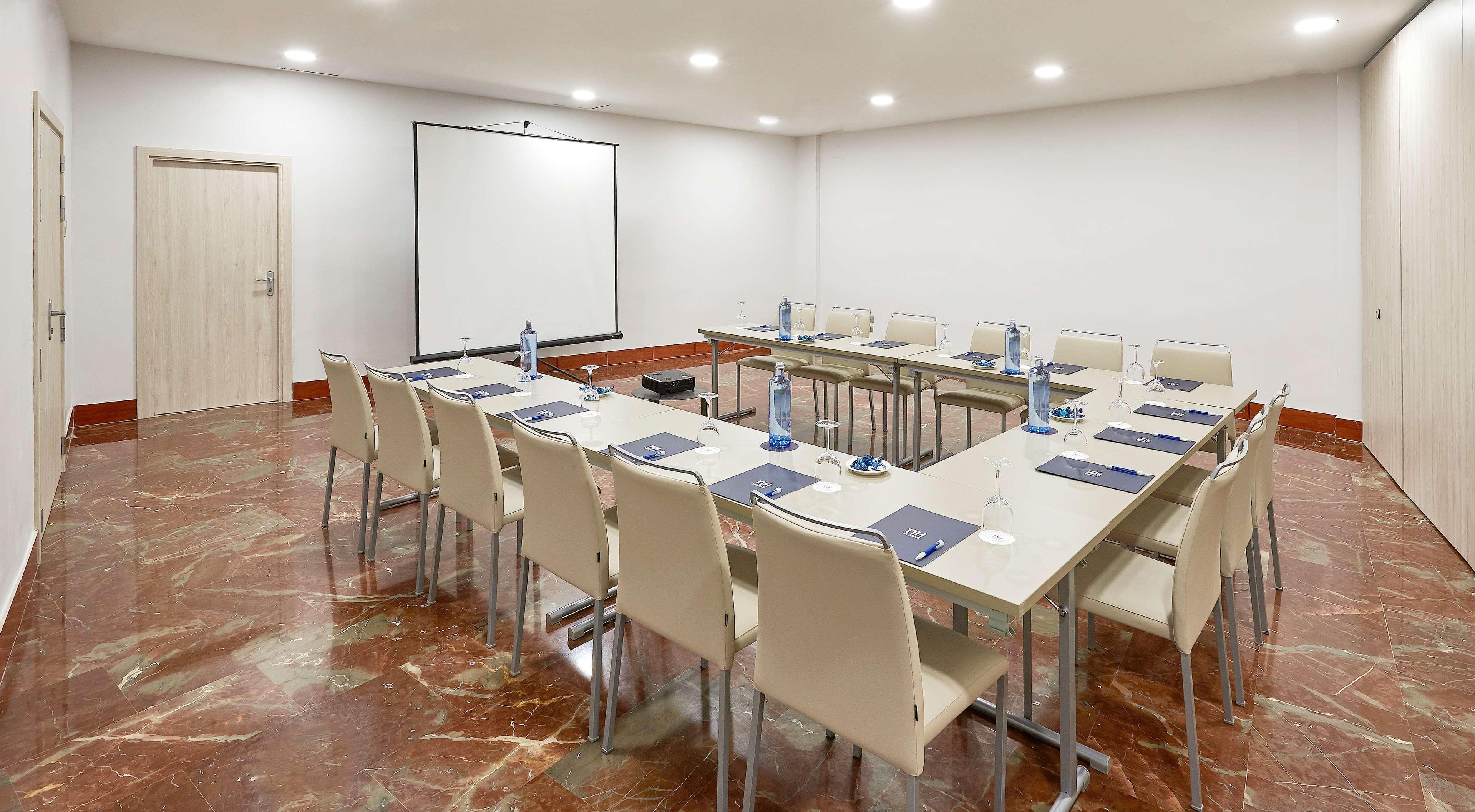 Hotel Nh Califa 4*
