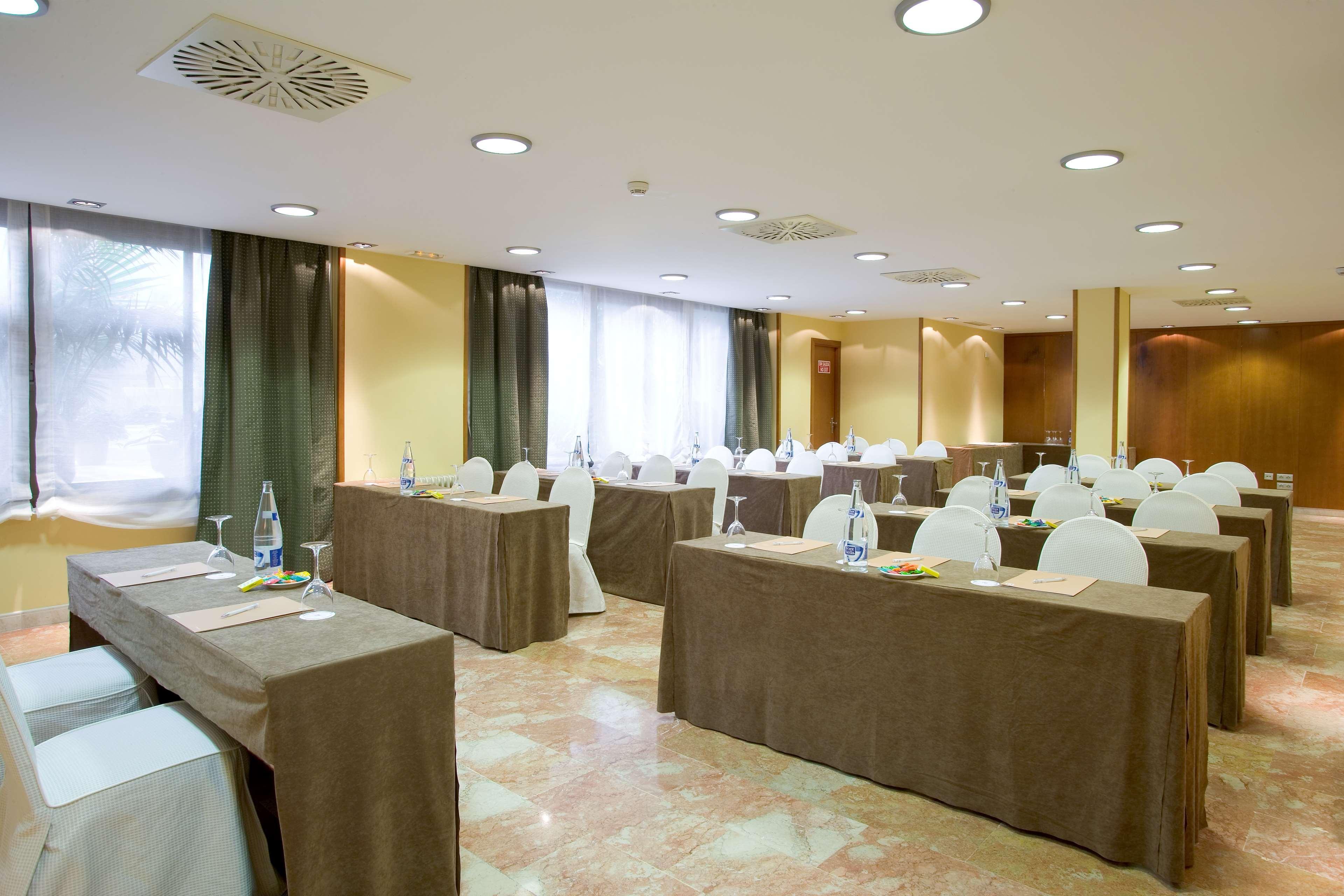 Nh Califa Hotel 4*