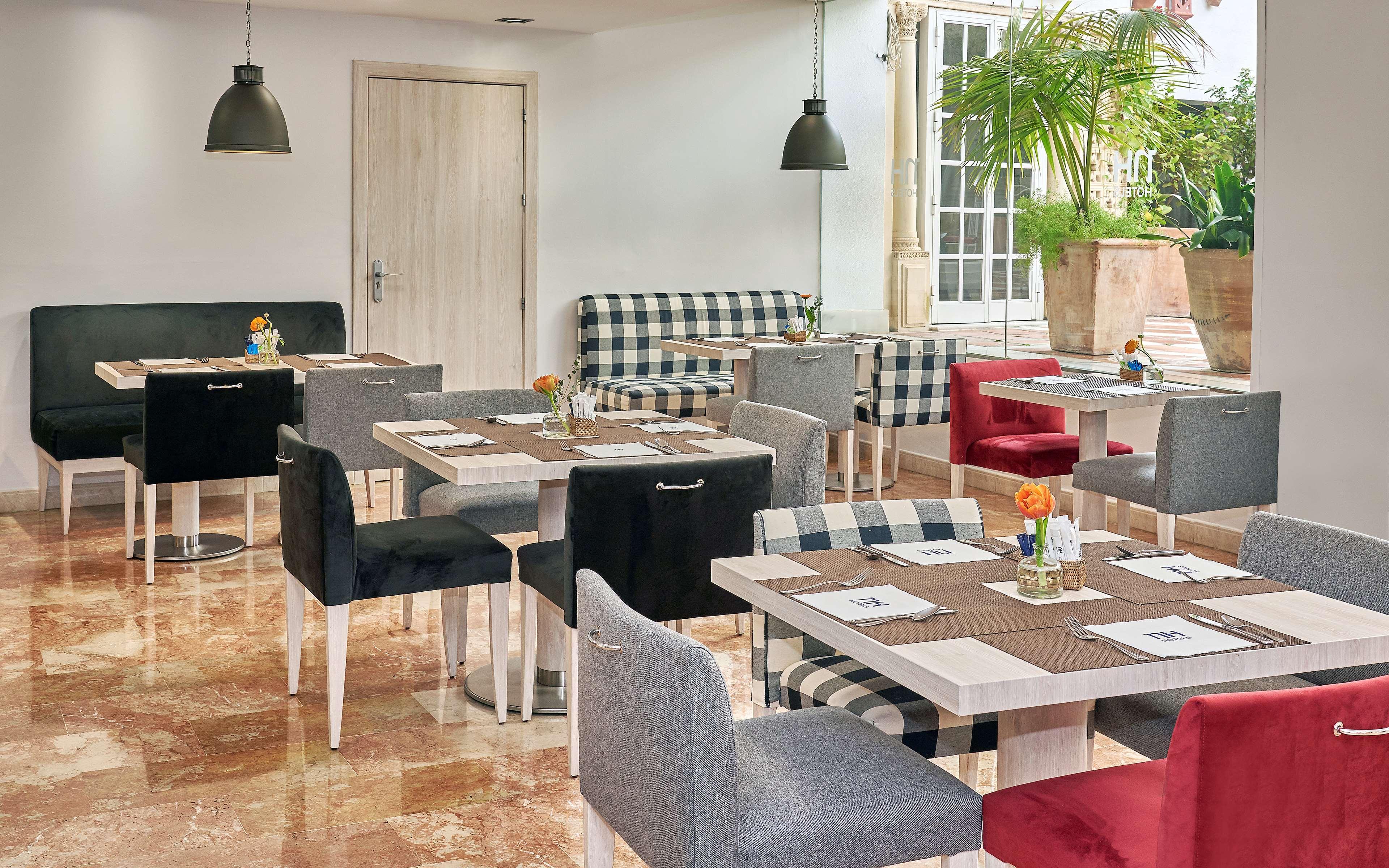 Hotel Nh Califa 4*