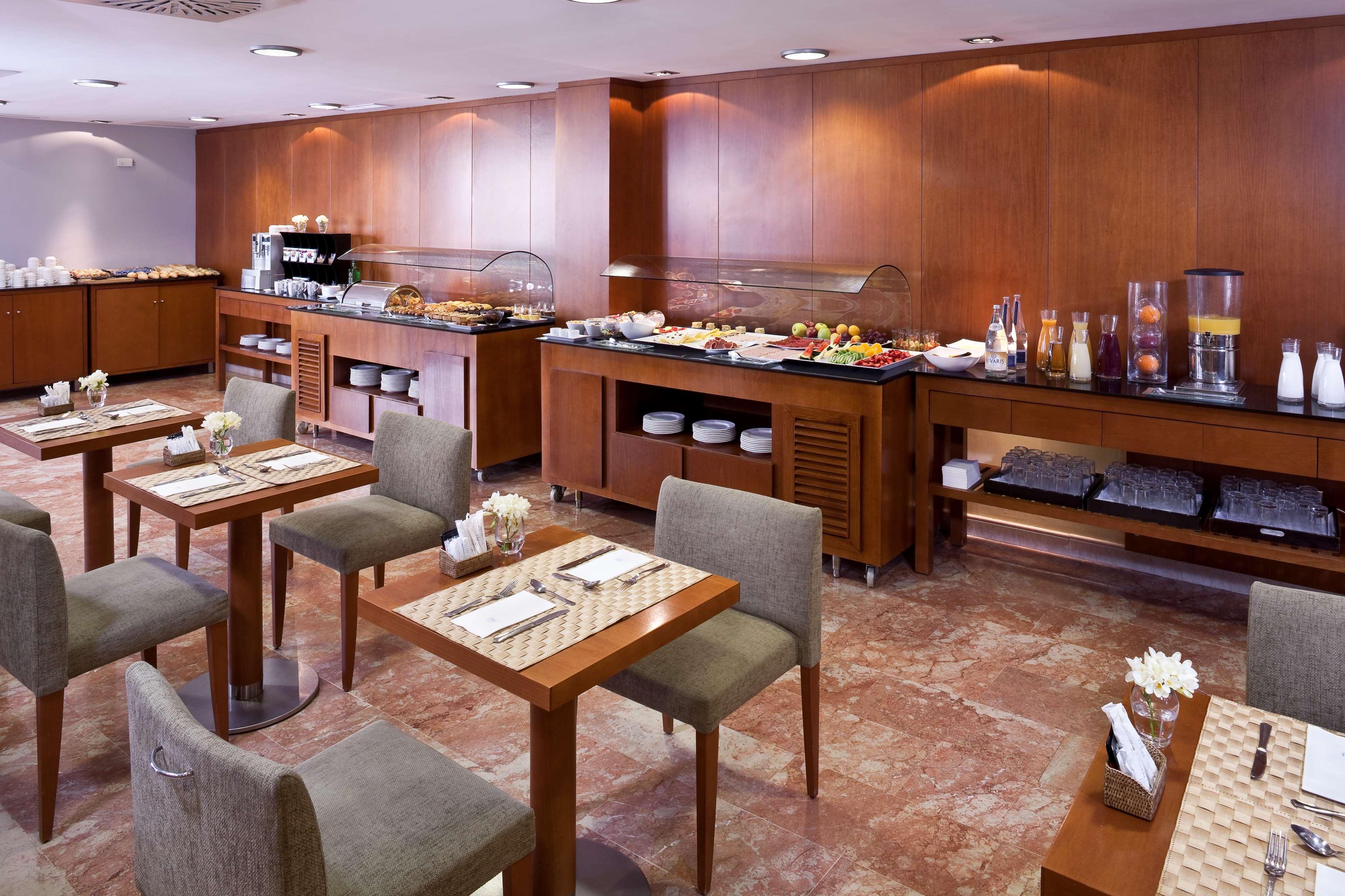 Hotel Nh Califa