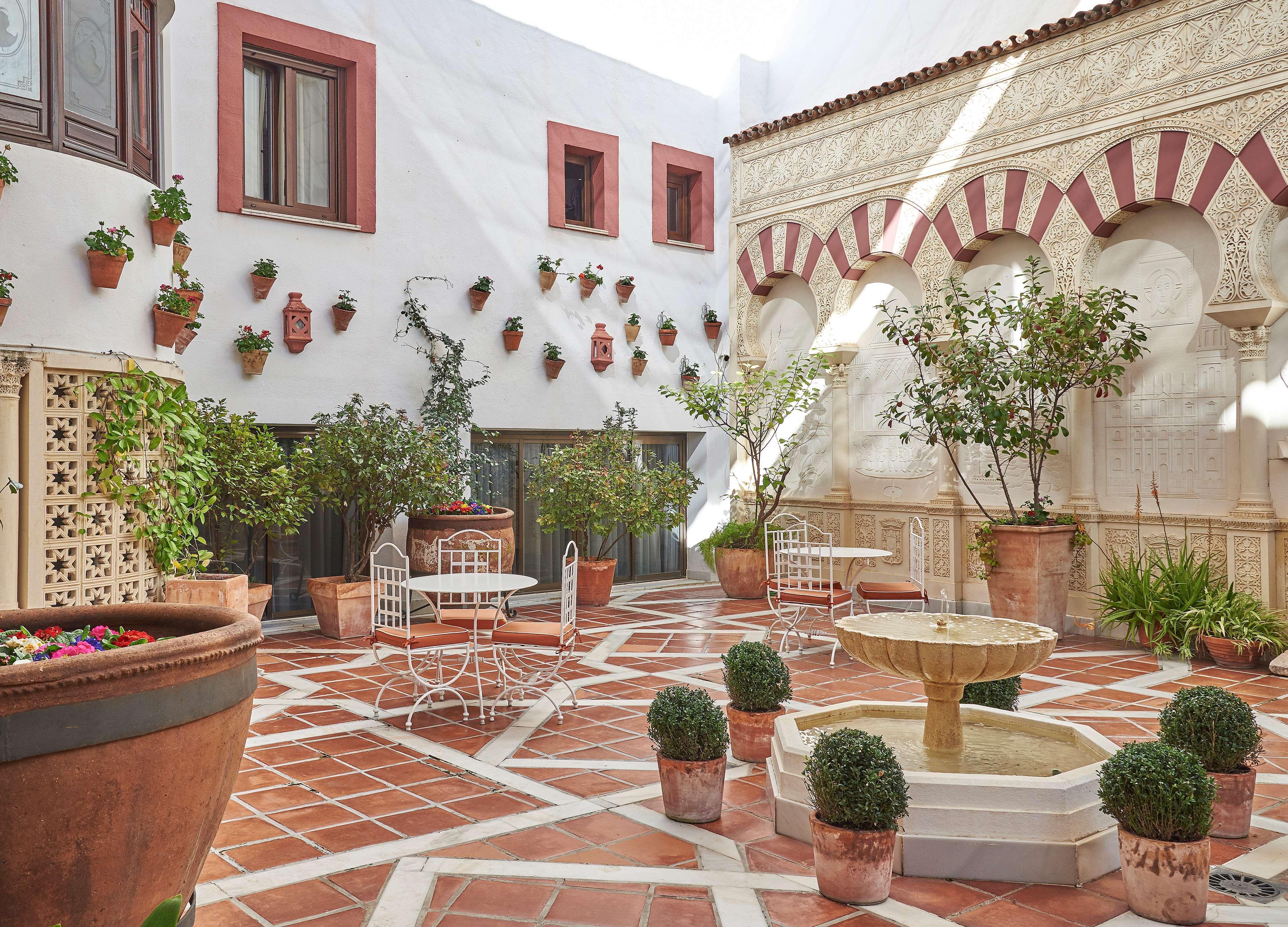 Nh Califa Hotel 4*
