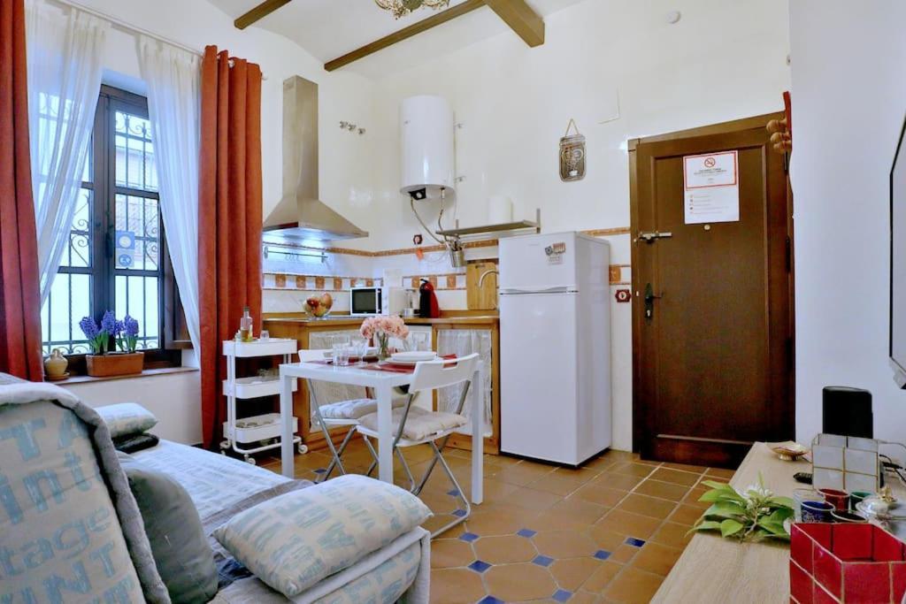 Horno24, Con Patio Andaluz, Tipico De Apartamento Córdoba
