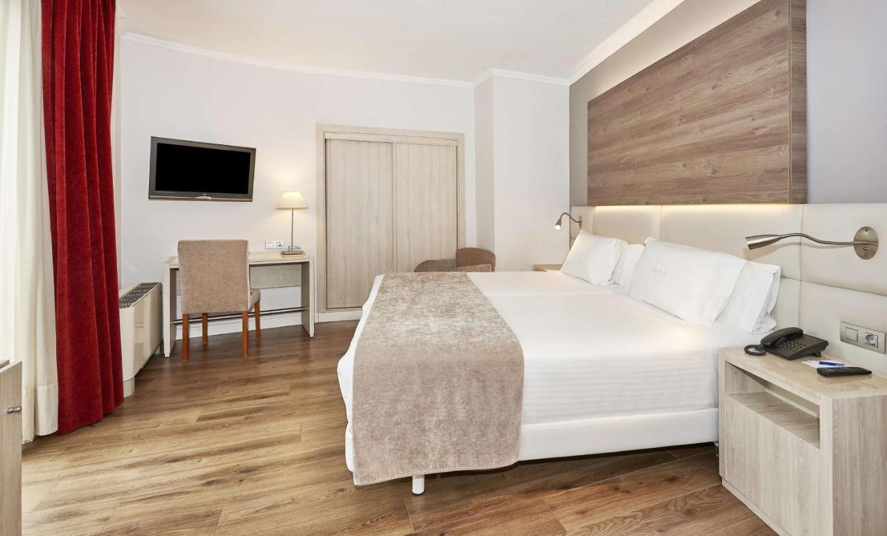 Hotel Nh Califa