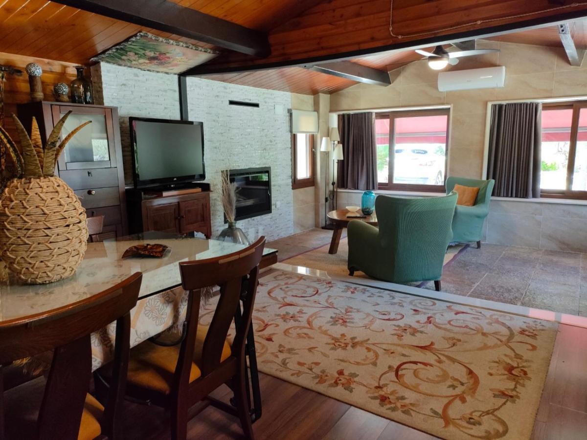 Chalet De Madera Junto Al Jaras *