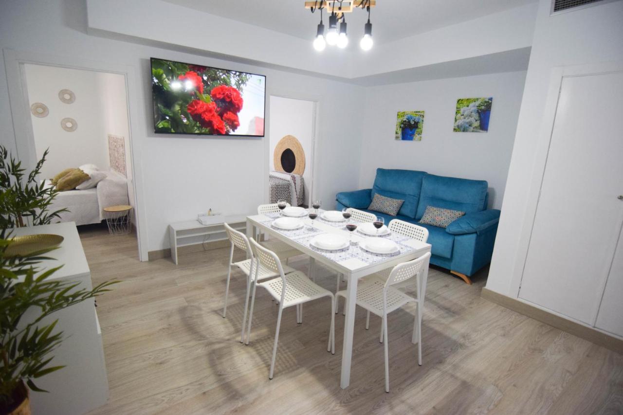 Atico Aguayos Con Parking Gratis Apartment
