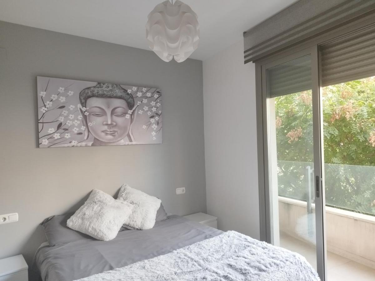 Apartamento En Urbanizacion De Lujo Con Piscina, Gimnasio Y Aparcamiento Gratis En La Zona *