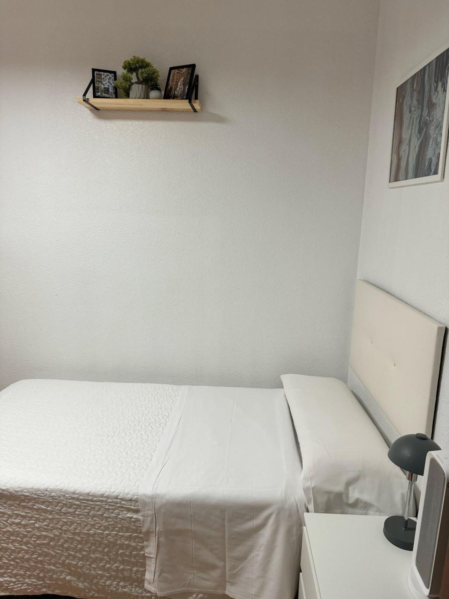 Junto Palacio De Viana -alojamientos El Duque Guest house