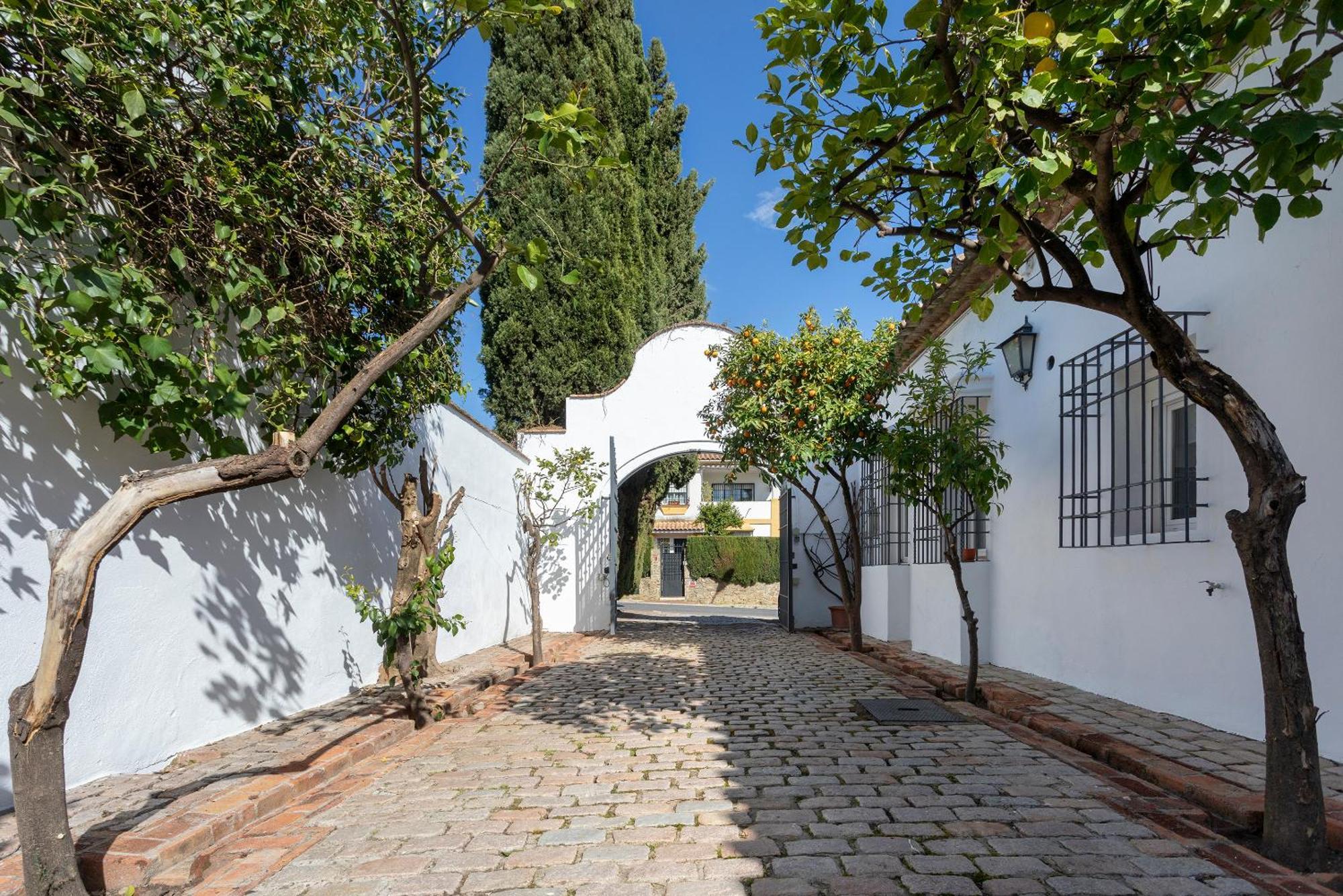 Genteel El Brillante Villa