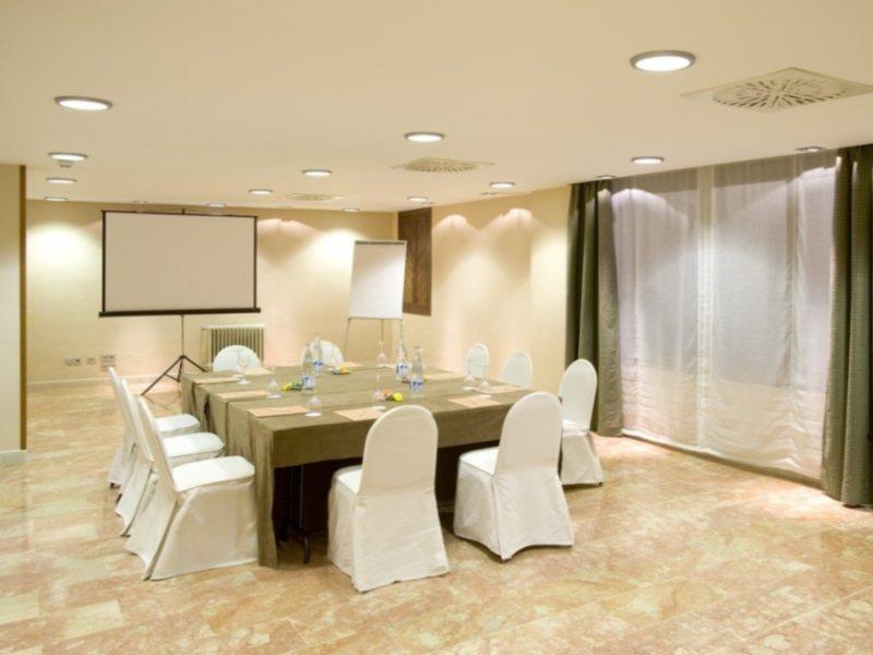 Nh Califa Hotel 4*